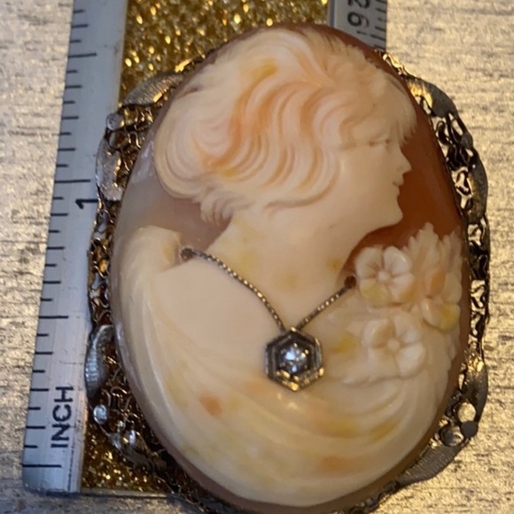 I’m with Elizabeth Taylor, I love my pieces and I’m willing to share - Picture 2 of 9